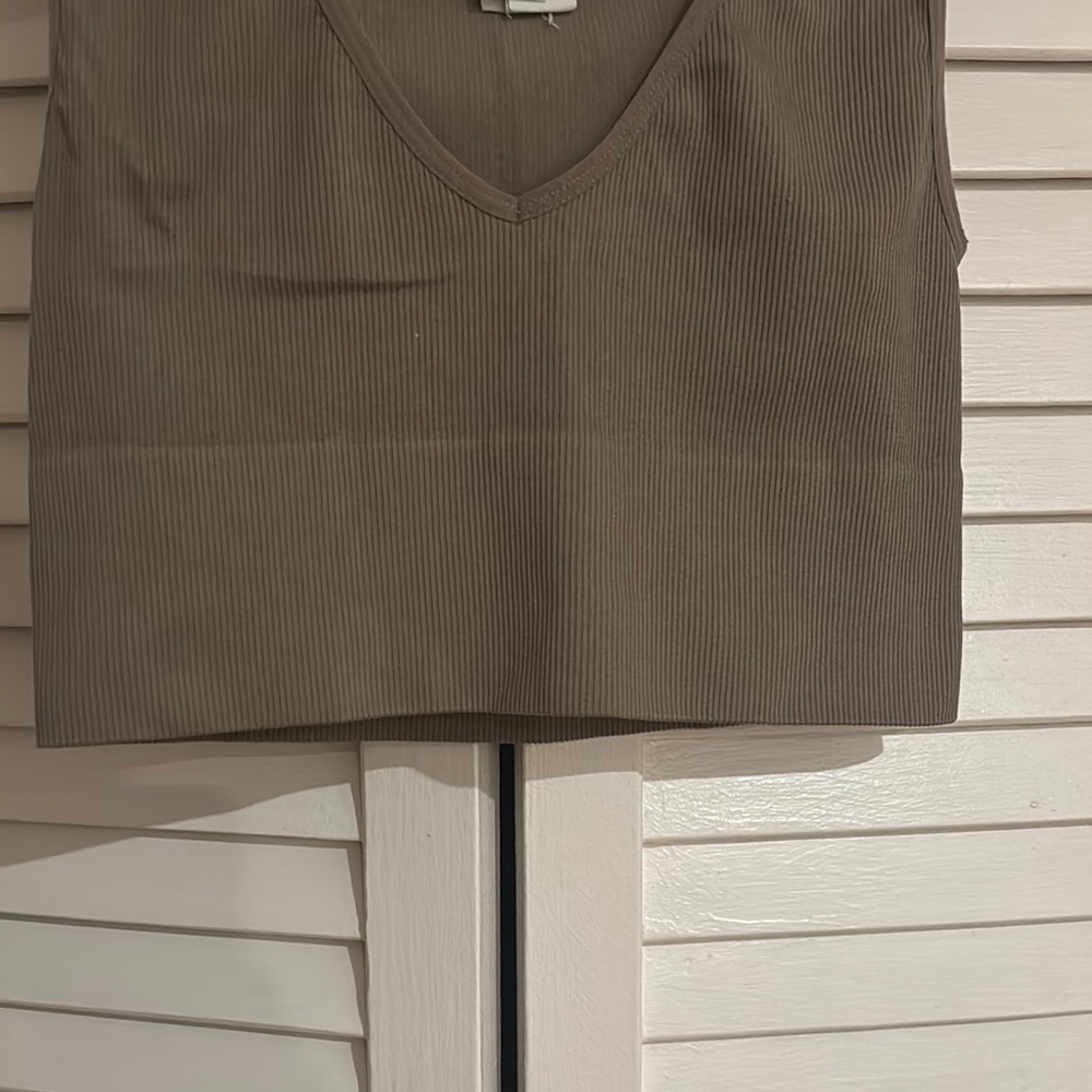 Olive Green Sleeveless Crop Top - Picture 4 of 8